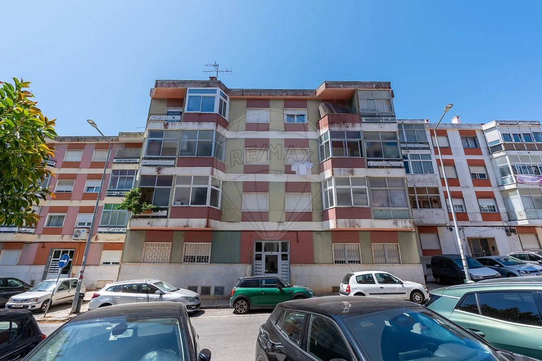 Apartamento T2 para Venda em Rio de Mouro Foto 4