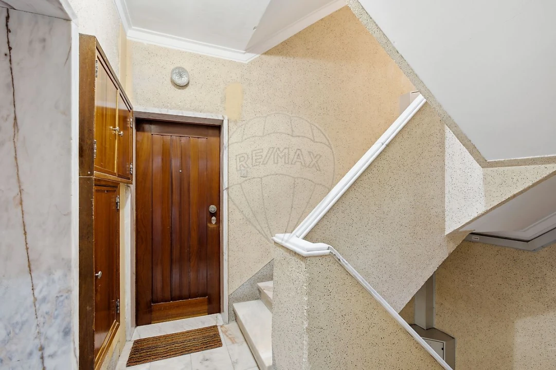 Apartamento T2 para Venda em Rio de Mouro Foto 7