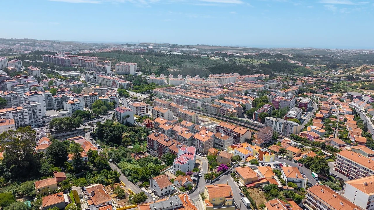 Apartamento T2 para Venda em Rio de Mouro Foto 3