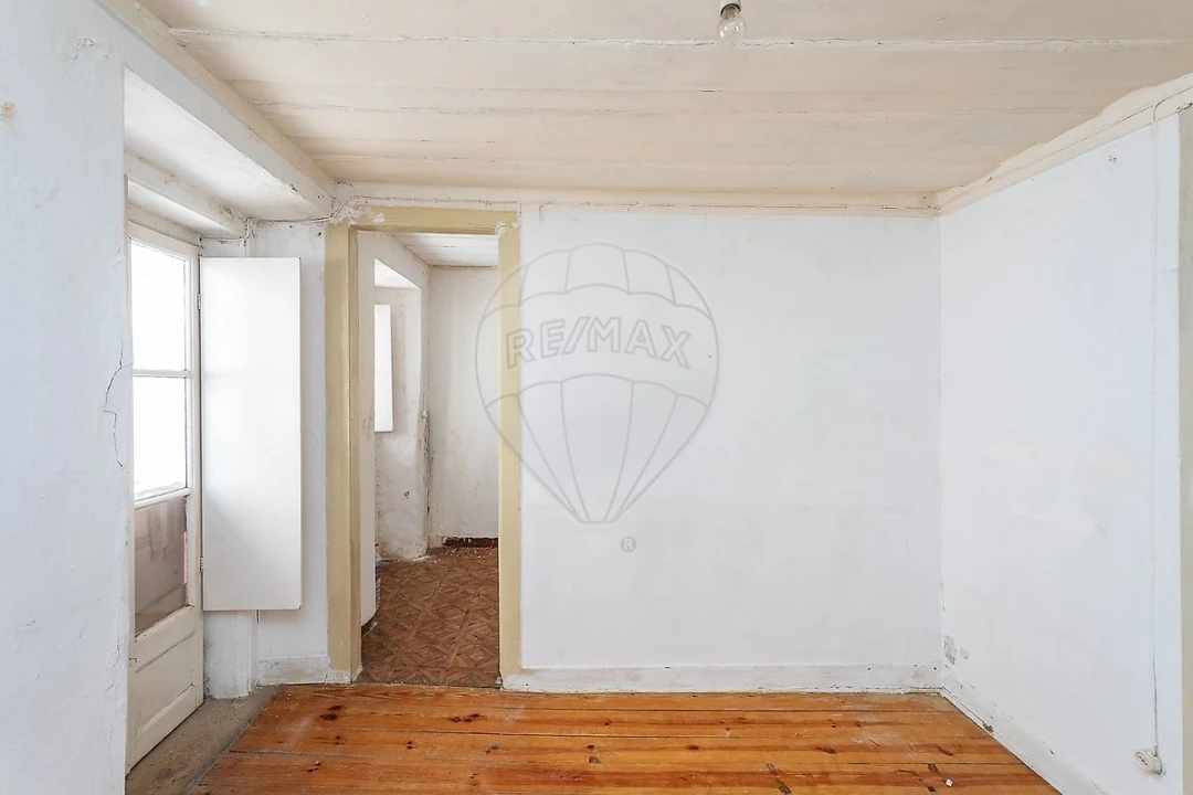 Apartamento T2 para Venda em Santa Maria Maior Foto 2