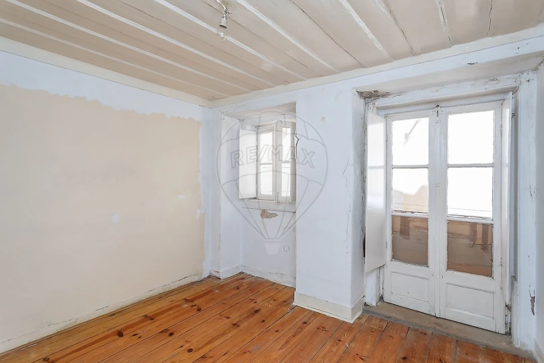 Apartamento T2 para Venda em Santa Maria Maior Foto 1
