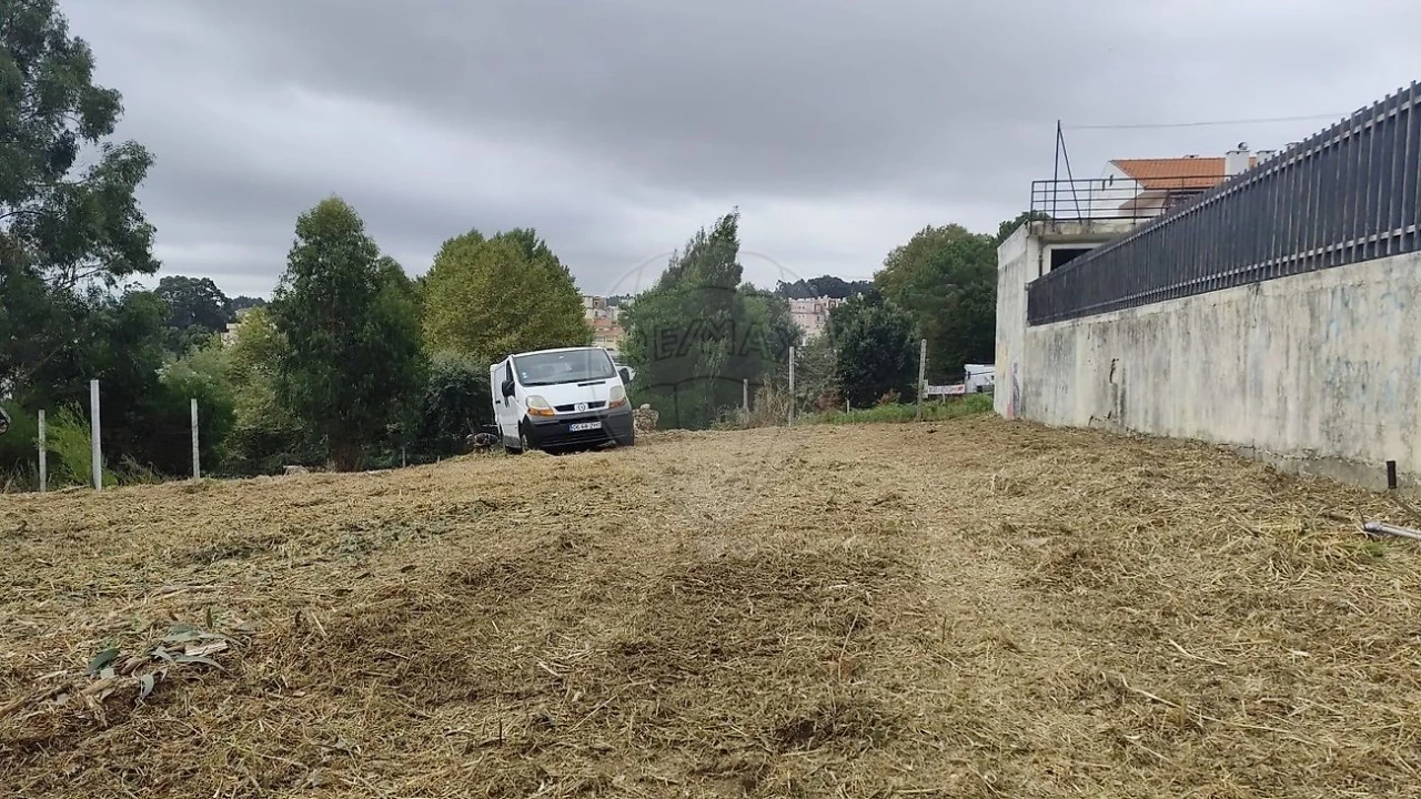 Terreno para Venda em Oliveira do Douro Foto 2
