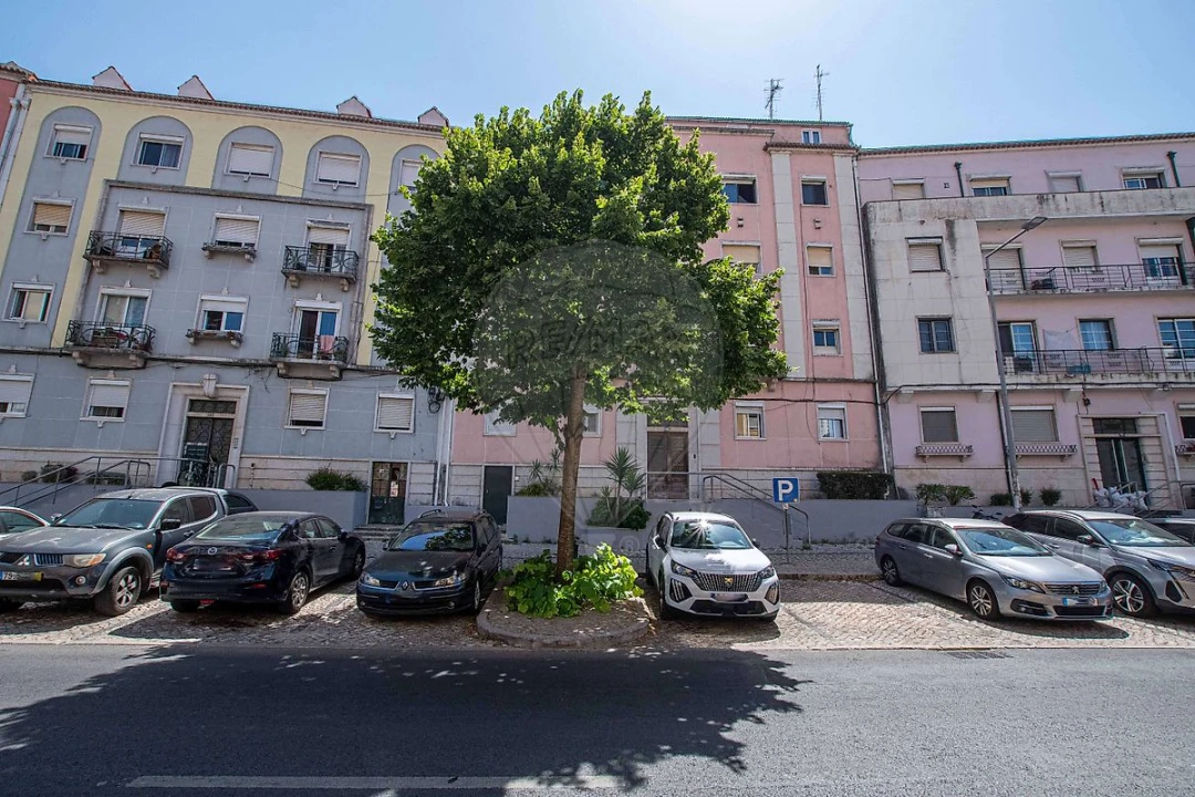 Apartamento T2 para Venda em Queluz e Belas Foto 3