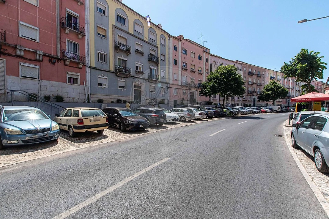 Apartamento T2 para Venda em Queluz e Belas Foto 4