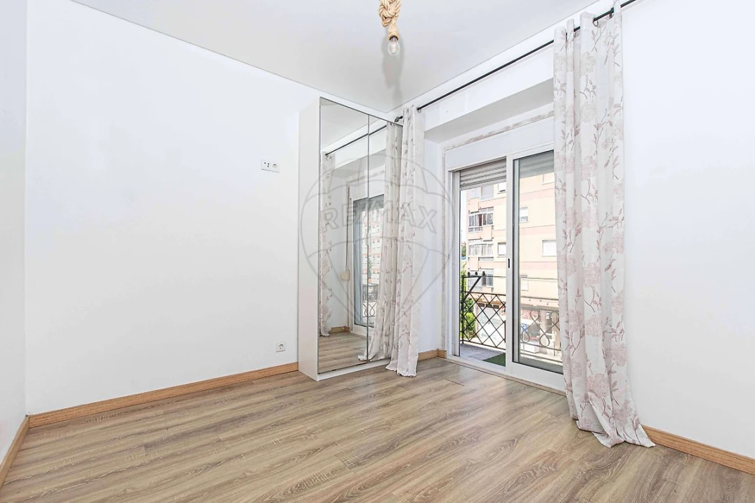 Apartamento T2 para Venda em Queluz e Belas Foto 9