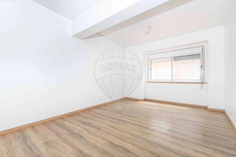 Apartamento T2 para Venda em Queluz e Belas Foto 14