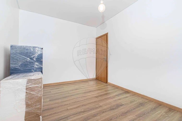 Apartamento T2 para Venda em Queluz e Belas Foto 2