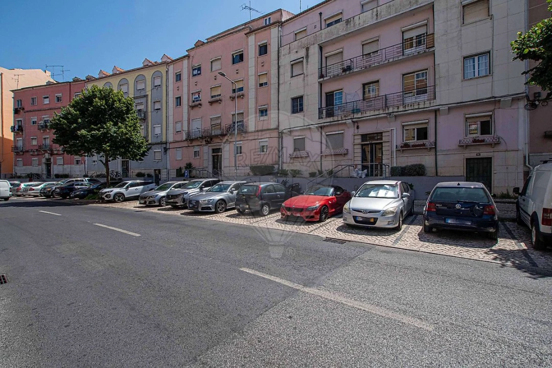 Apartamento T2 para Venda em Queluz e Belas Foto 5