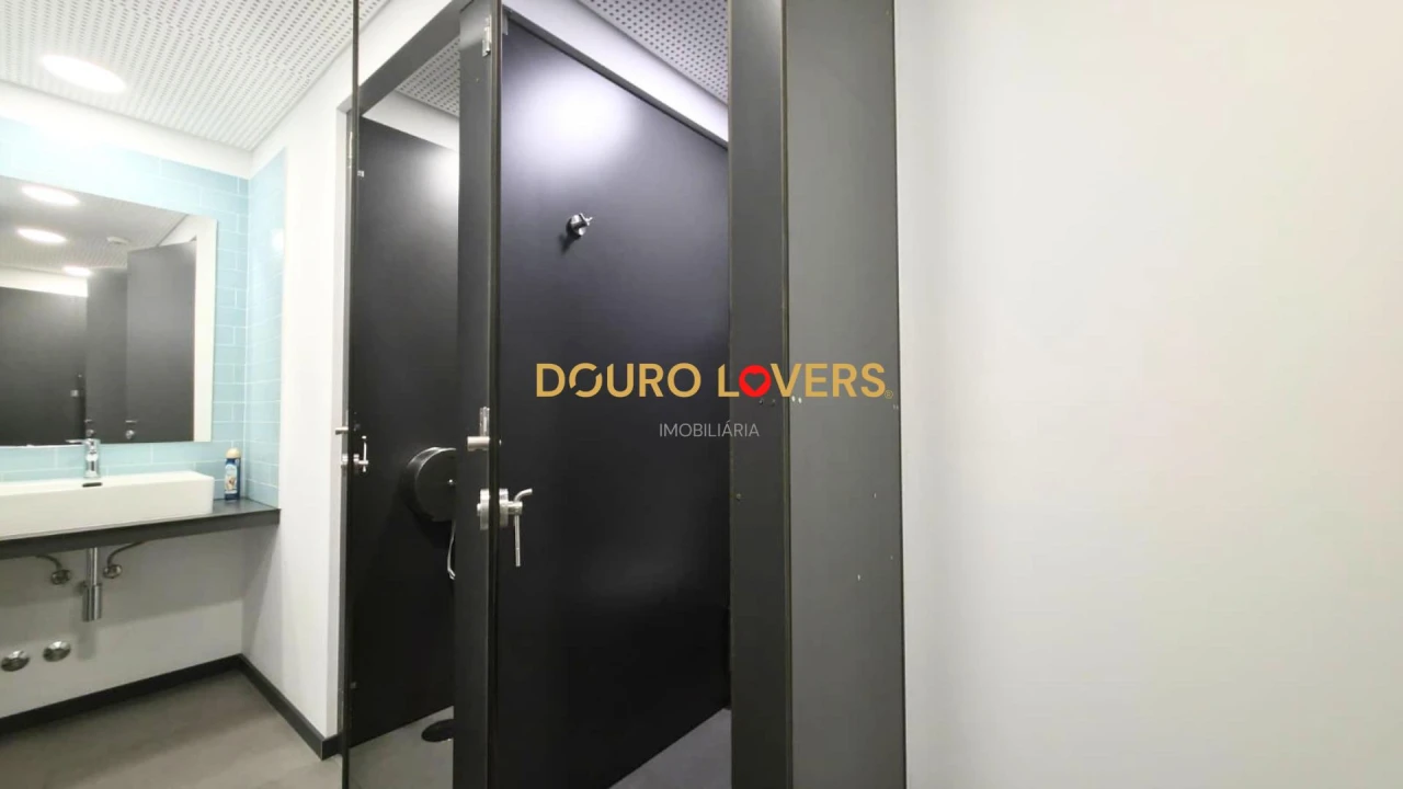 Escritório para Arrendamento em Lordelo do Ouro e Massarelos Foto 44