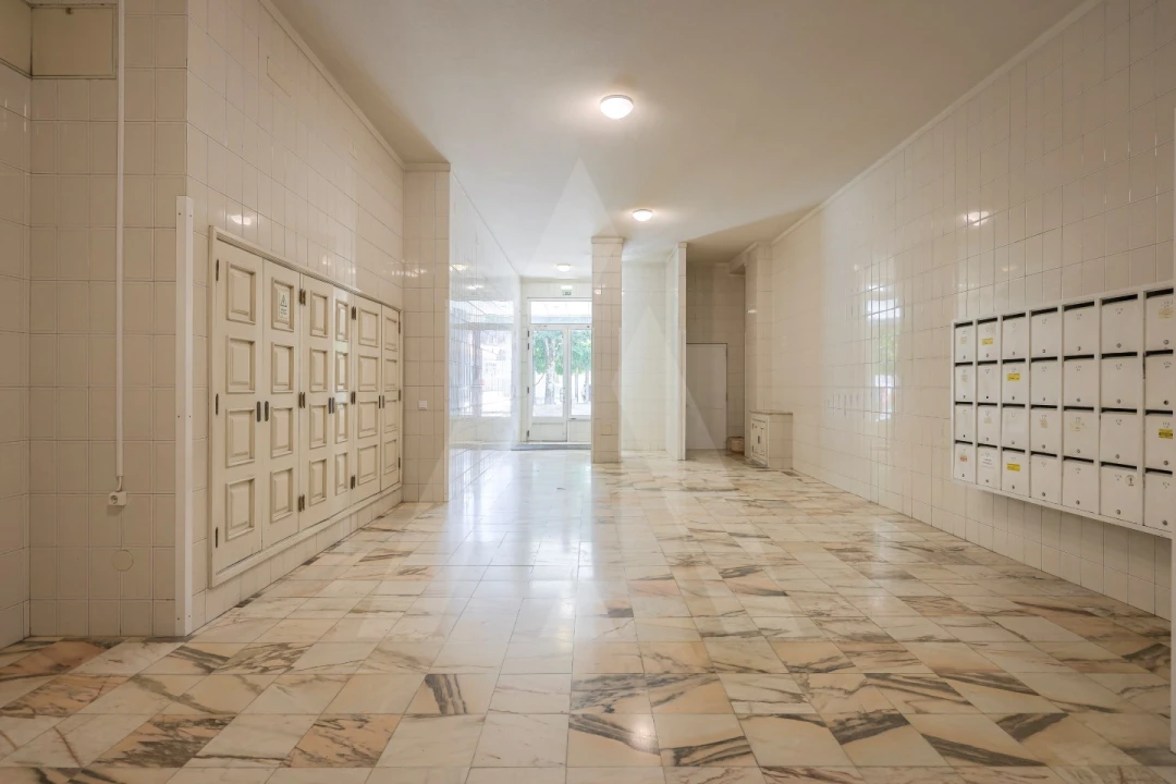Apartamento T1 para Venda em Mafamude e Vilar do Paraíso Foto 33