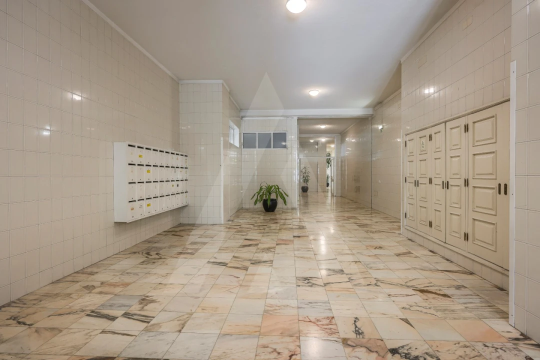 Apartamento T1 para Venda em Mafamude e Vilar do Paraíso Foto 32