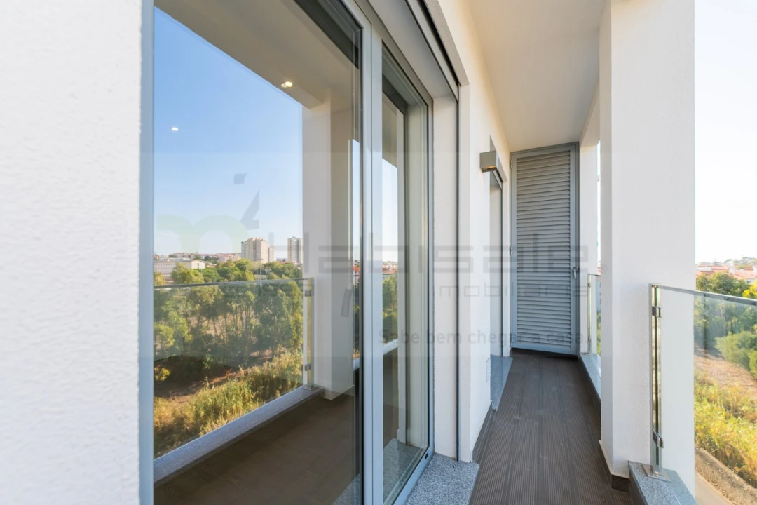 Apartamento T3 para Venda em Carcavelos e Parede Foto 17