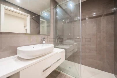 Apartamento T3 para Venda em Carcavelos e Parede