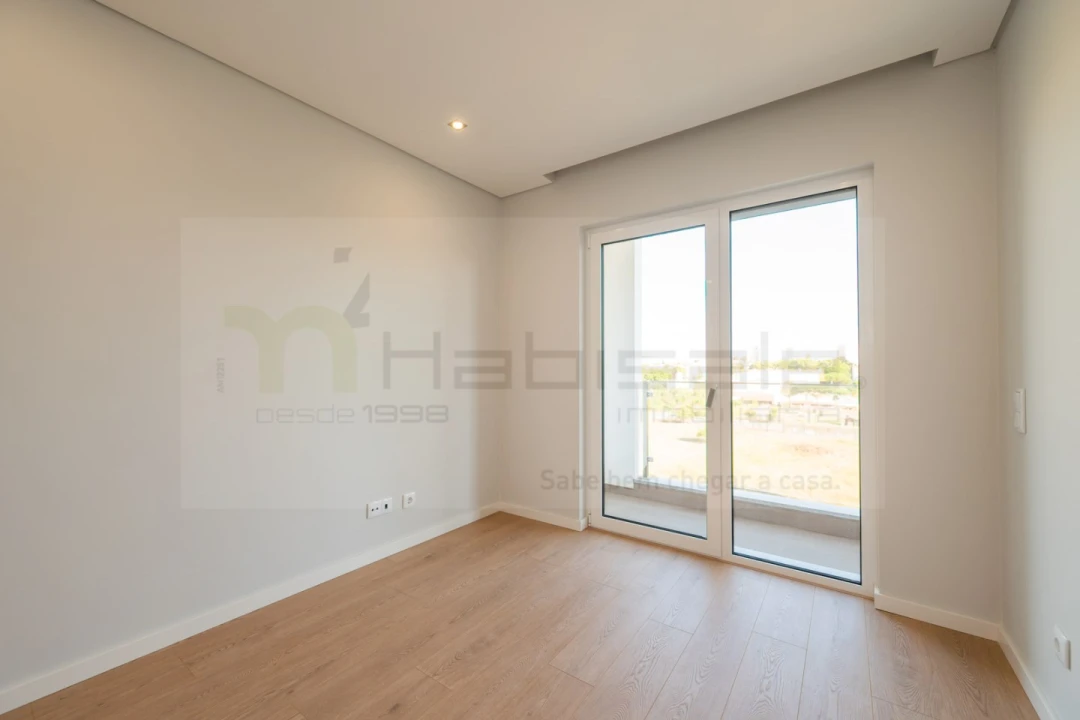 Apartamento T3 para Venda em Carcavelos e Parede Foto 22