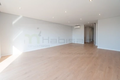 Apartamento T3 para Venda em Carcavelos e Parede