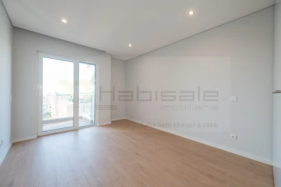 Apartamento T3 para Venda em Carcavelos e Parede