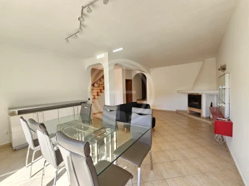 Moradia T4 para Venda em Loule (São Clemente)