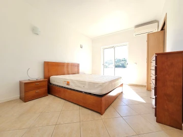 Moradia T4 para Venda em Loule (São Clemente)