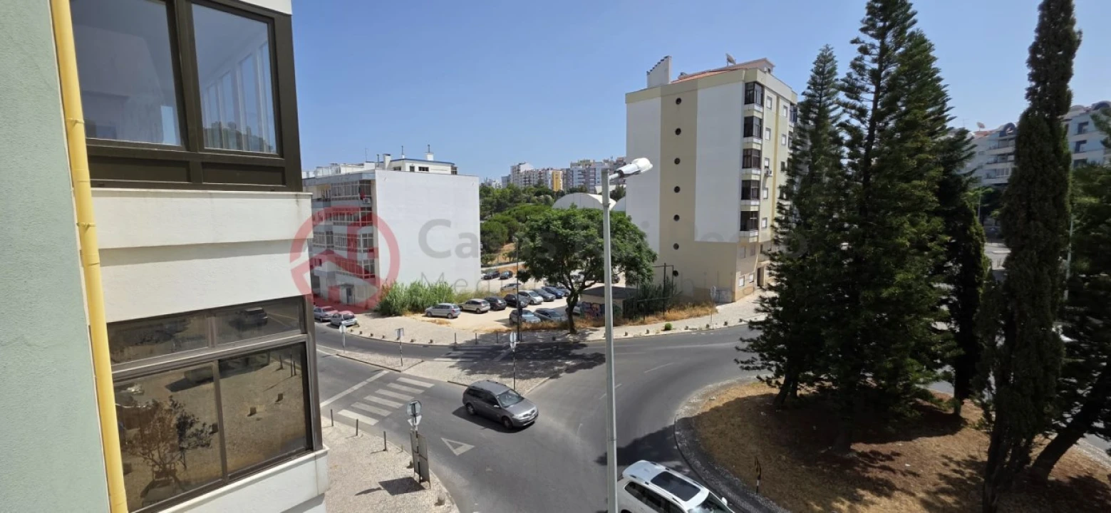 Apartamento T2 para Venda em Laranjeiro e Feijó Foto 3