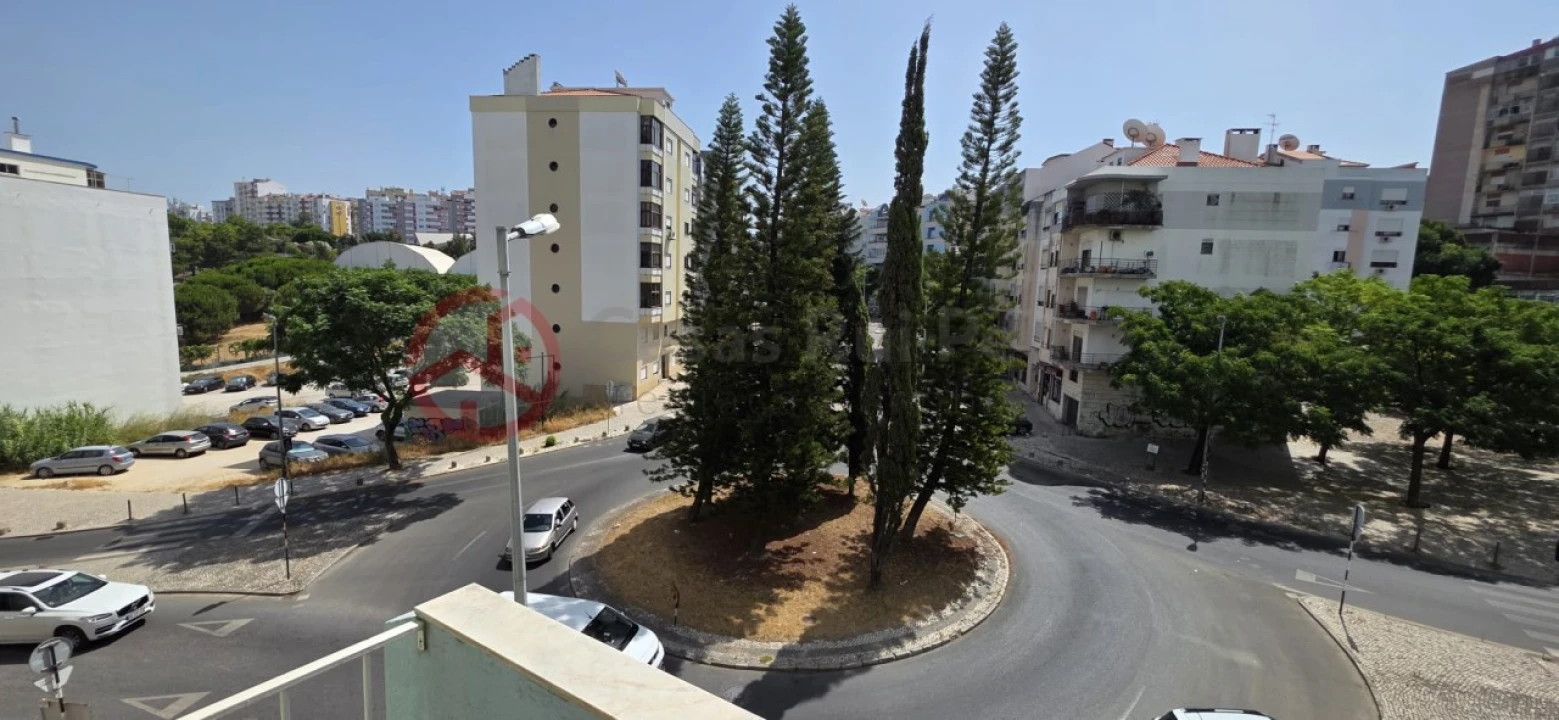Apartamento T2 para Venda em Laranjeiro e Feijó Foto 2