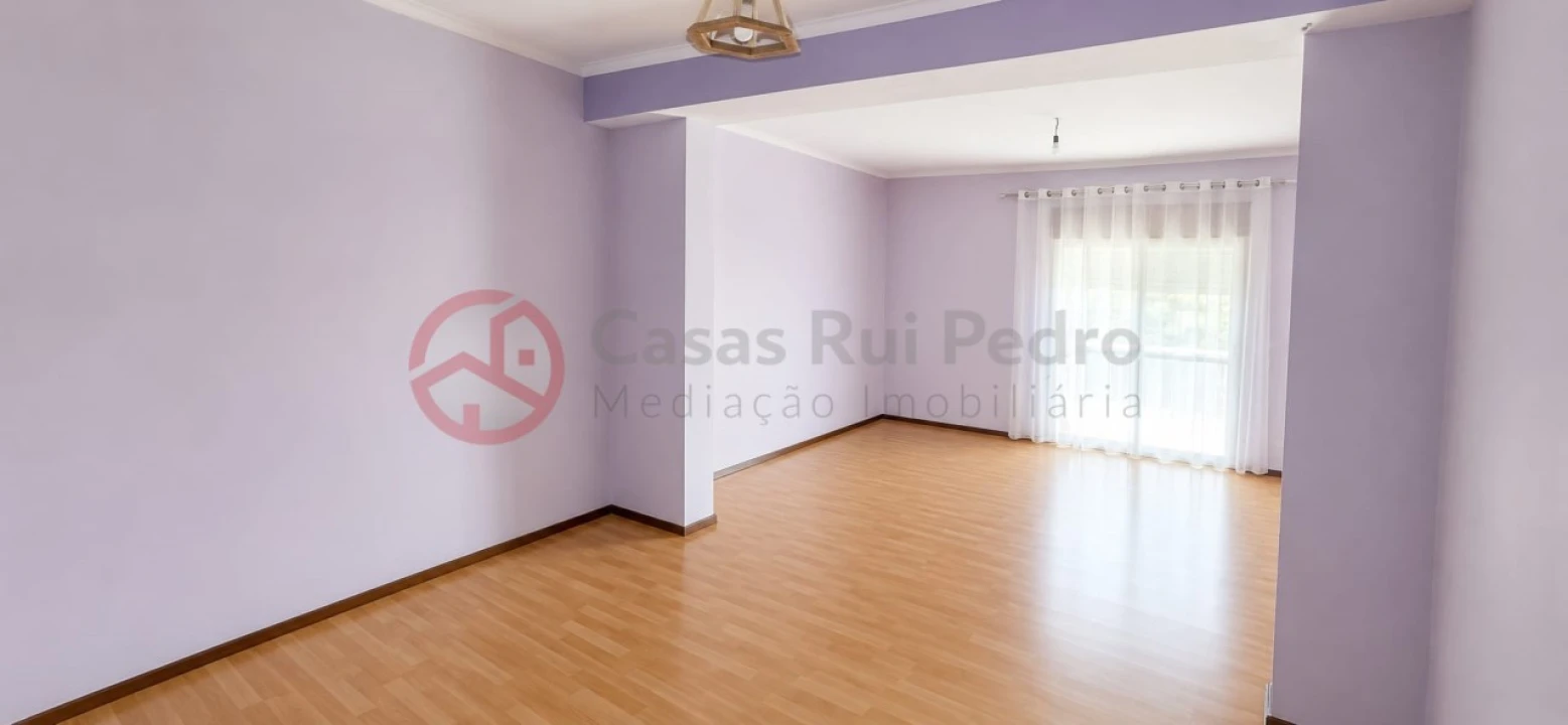 Apartamento T2 para Venda em Laranjeiro e Feijó Foto 1