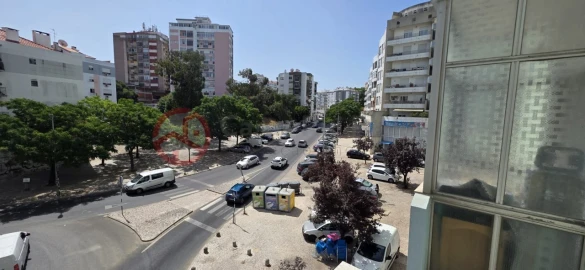Apartamento T2 para Venda em Laranjeiro e Feijó