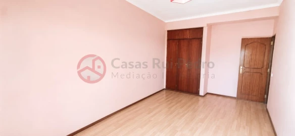 Apartamento T2 para Venda em Laranjeiro e Feijó