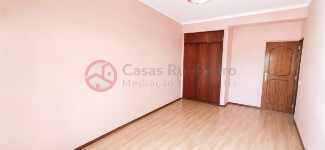 Apartamento T2 para Venda em Laranjeiro e Feijó Foto 33
