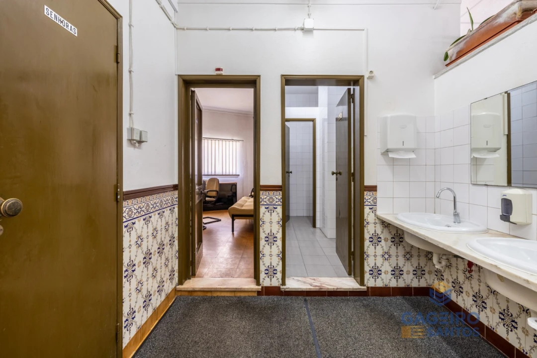 Loja para Arrendamento em Alfeizerão Foto 29