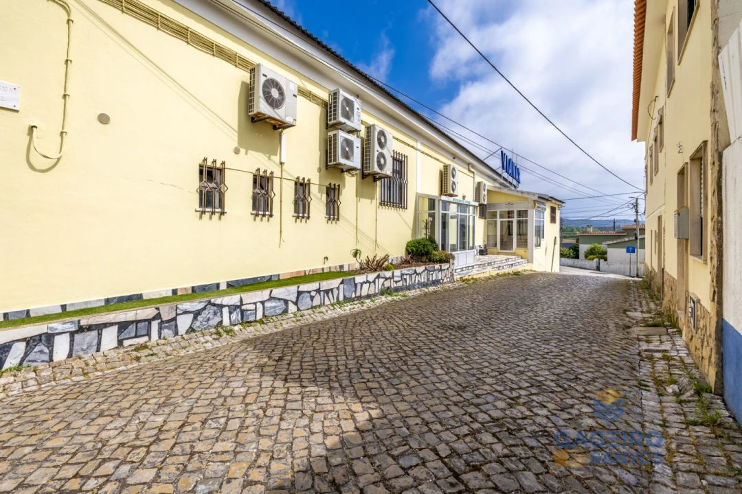 Loja para Arrendamento em Alfeizerão Foto 5