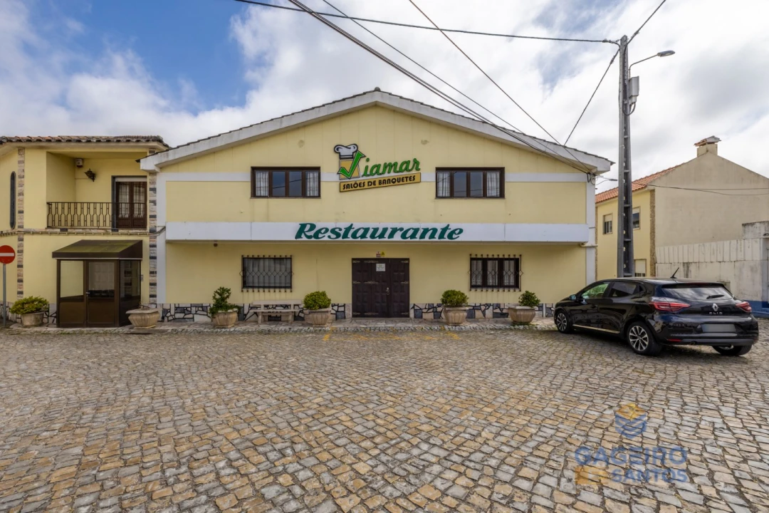 Loja para Arrendamento em Alfeizerão Foto 1
