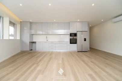 Apartamento T3 para Venda em Pedroso e Seixezelo