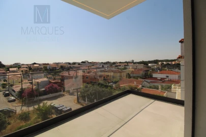 Moradia T4 para Venda em Charneca de Caparica e Sobreda