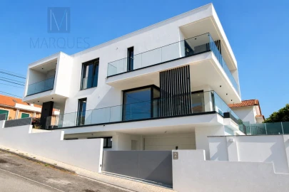 Moradia T4 para Venda em Charneca de Caparica e Sobreda