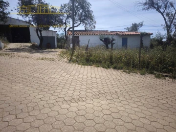 Moradia T5 para Venda em Estômbar e Parchal