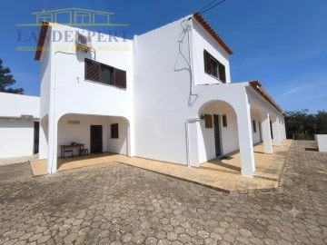 Moradia T5 para Venda em Estômbar e Parchal