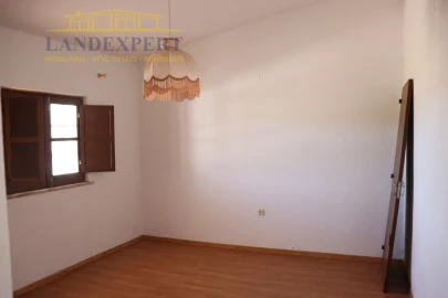 Moradia T5 para Venda em Estômbar e Parchal