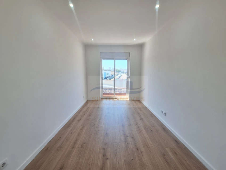 Apartamento T1 para Venda em Águas Livres Foto 3