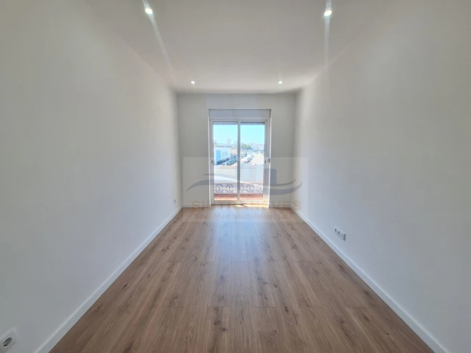Apartamento T1 para Venda em Águas Livres Foto 3