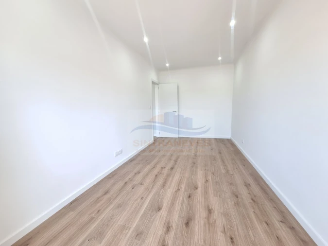 Apartamento T1 para Venda em Águas Livres Foto 4