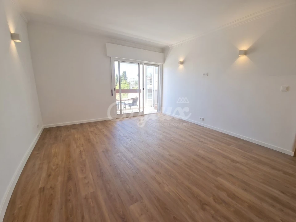 Apartamento T1 para Venda em Alcabideche Foto 2