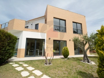 Moradia T6 para Venda em Nadadouro