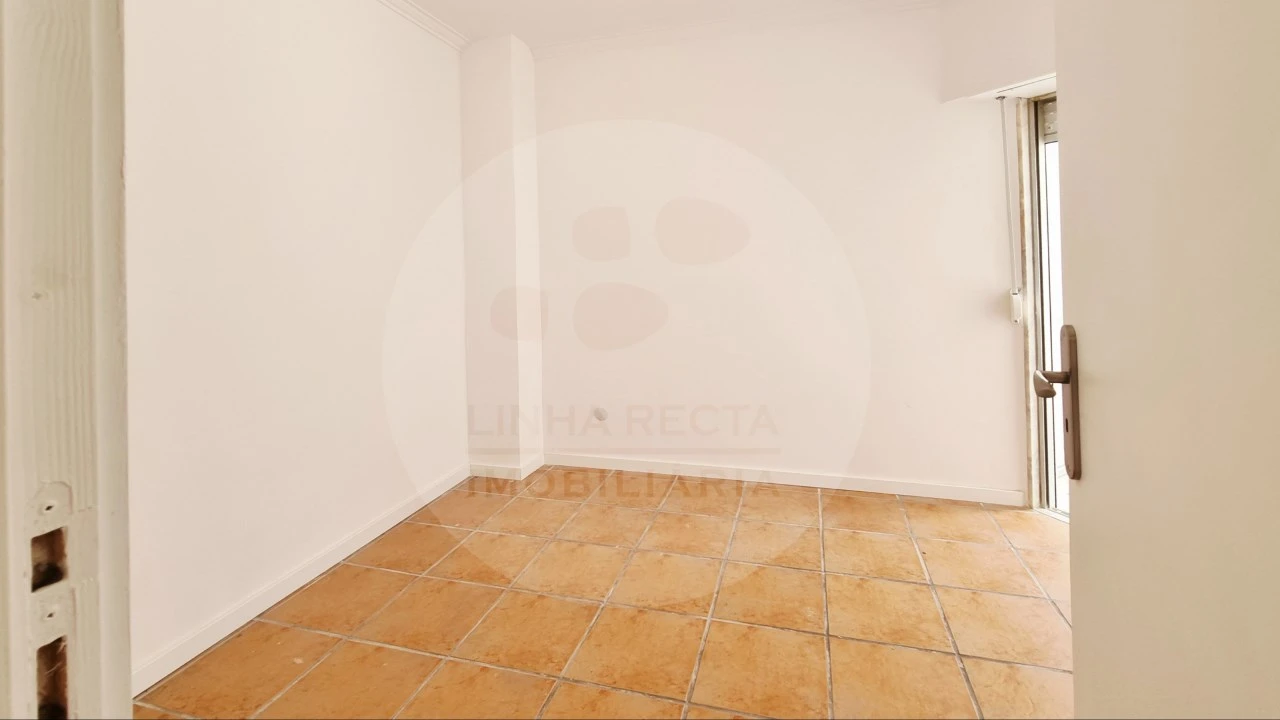 Apartamento T2 para Venda em Algueirão-Mem Martins Foto 17