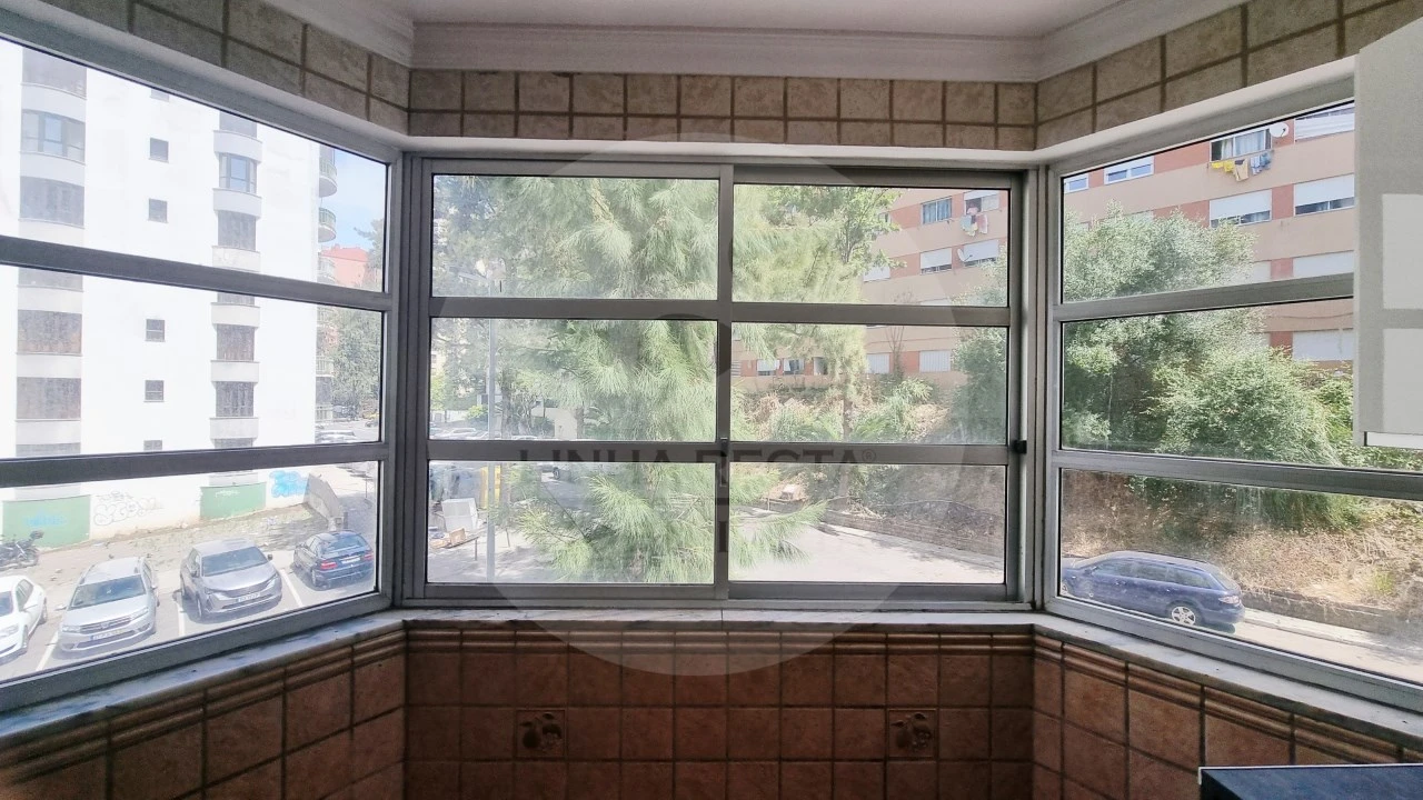 Apartamento T2 para Venda em Algueirão-Mem Martins Foto 2