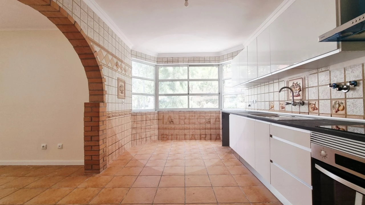 Apartamento T2 para Venda em Algueirão-Mem Martins Foto 1