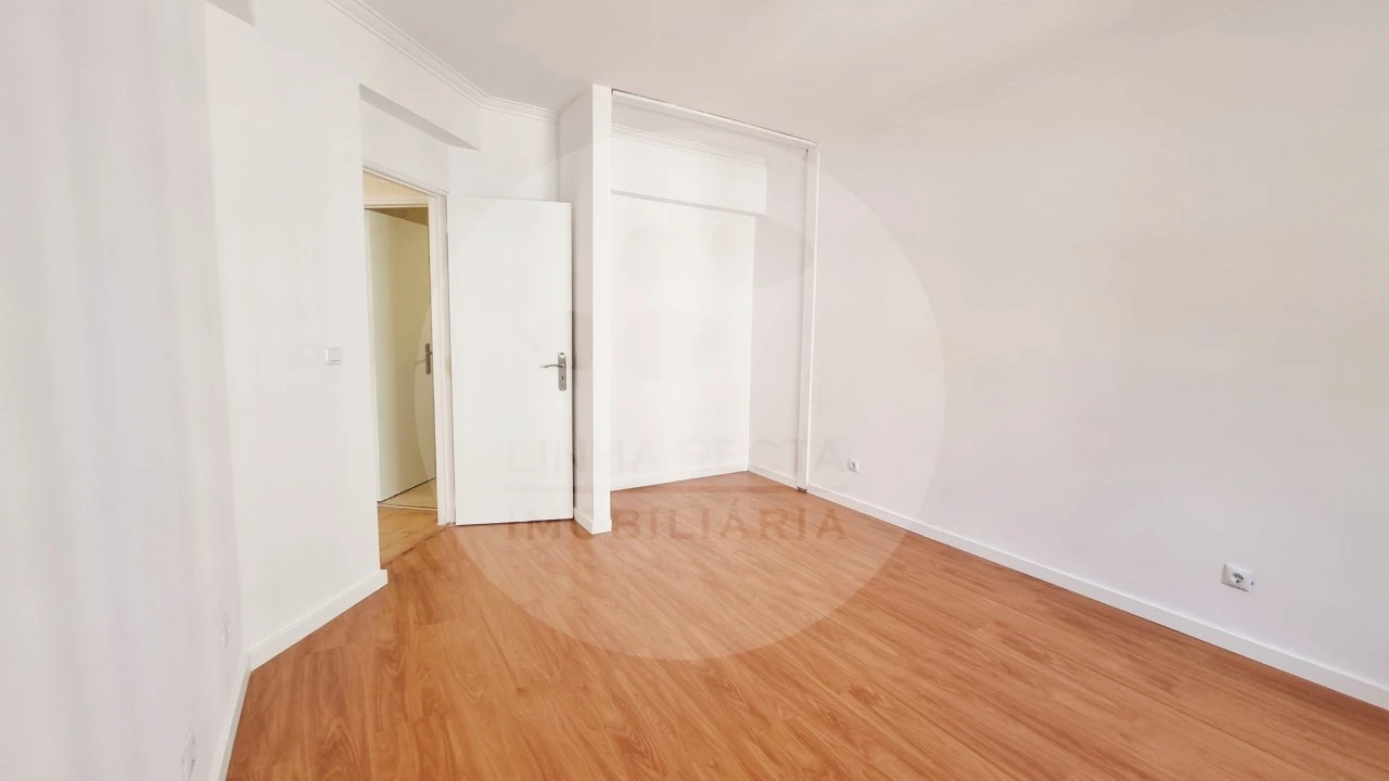 Apartamento T2 para Venda em Algueirão-Mem Martins Foto 24