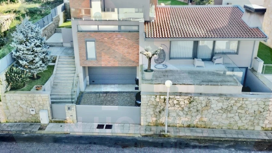 Moradia T4 para Venda em Nogueira, Fraião e Lamaçães