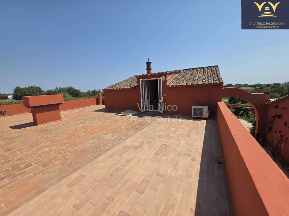 Moradia T9 para Venda em Quelfes Foto 36
