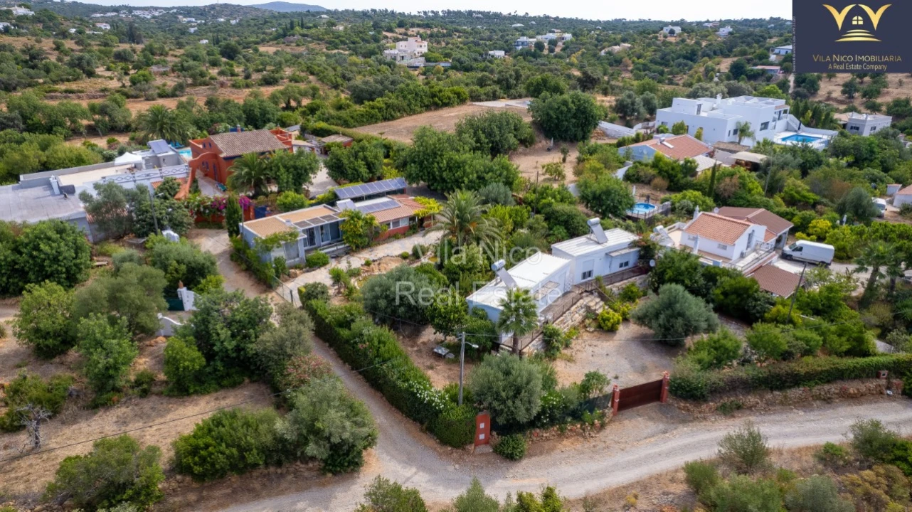 Moradia T9 para Venda em Quelfes Foto 95