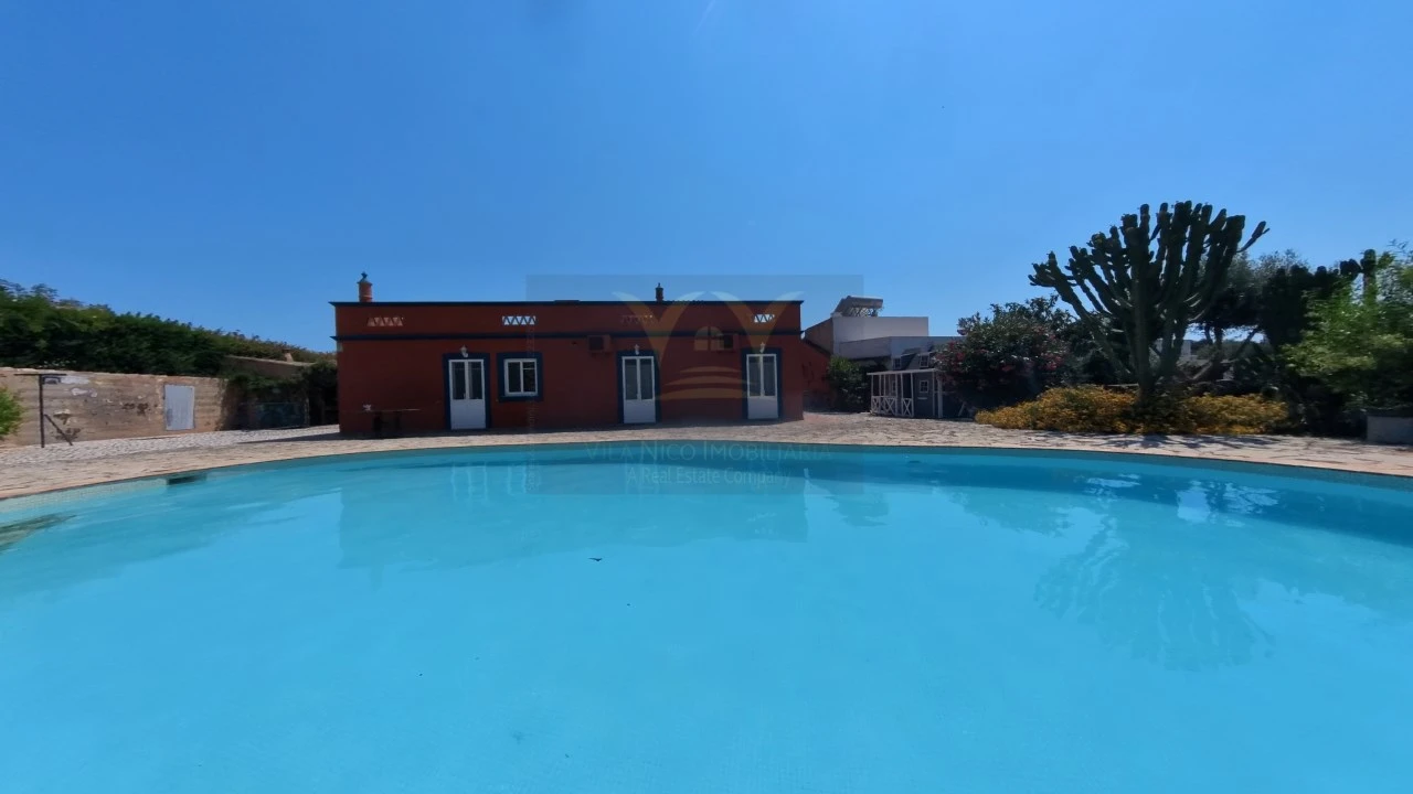 Moradia T9 para Venda em Quelfes Foto 161